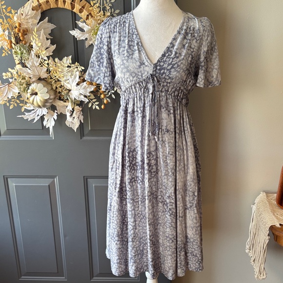 Mystree Dresses & Skirts - Elegant Gray Patterned Dress